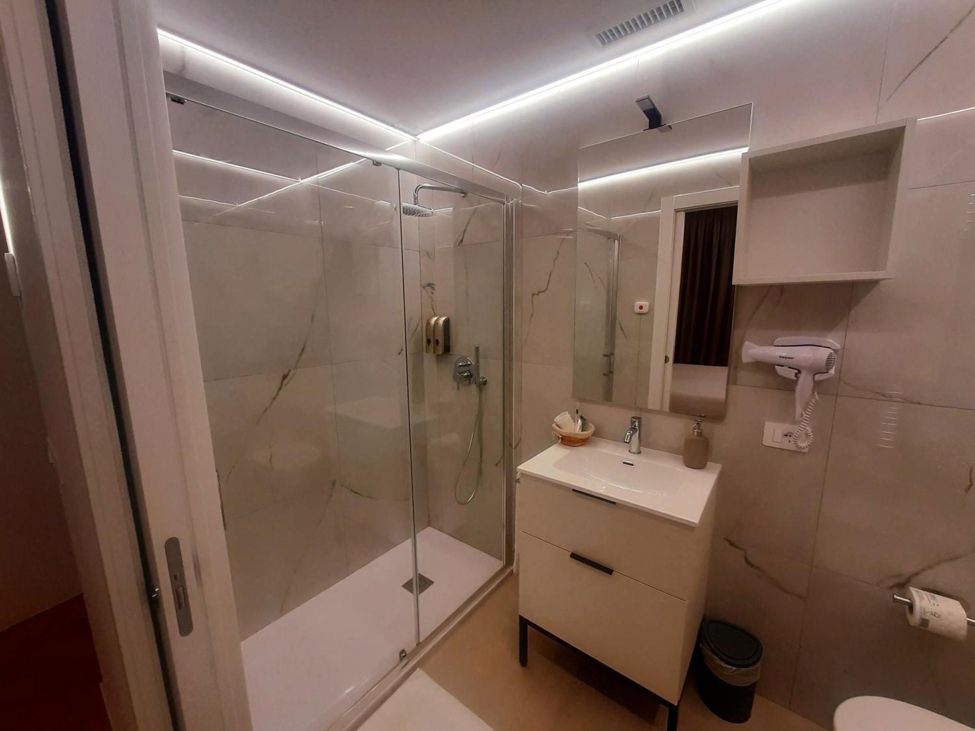 Mako Suites - Centro E Stazione Monza Eksteriør bilde